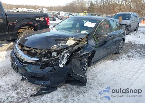 2017 Honda Accord Hybrid Touring z USA, uszkodzony, nr VIN JHMCR6F77HC013234